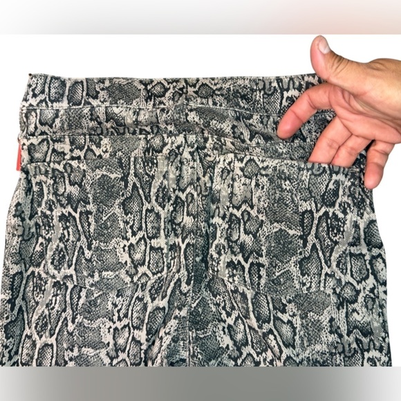 Spanx Ankle Jean-ish Snake Print Leggings - Picture 6 of 10